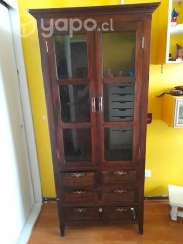 Hermosa vitrina de madera