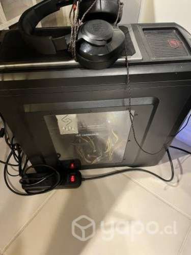 Torre PC gamer (casi sin uso)