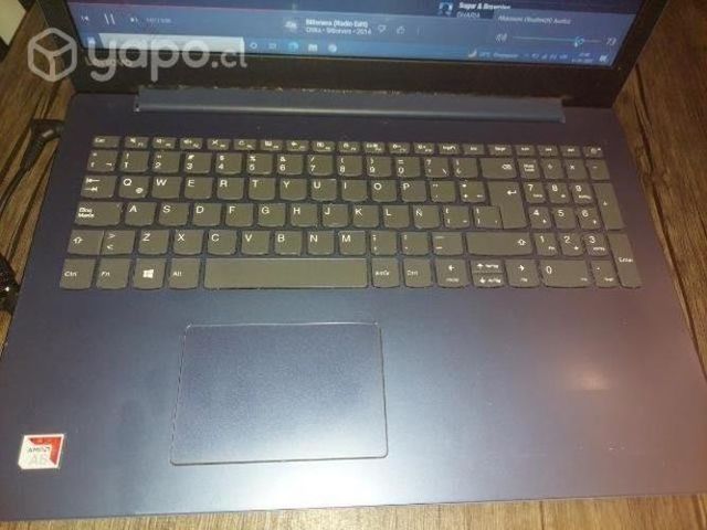 Notebook Lenovo azul impeque fincionando