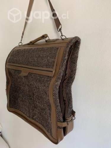 Maleta tipo bolso, metros Tobalaba y Colón