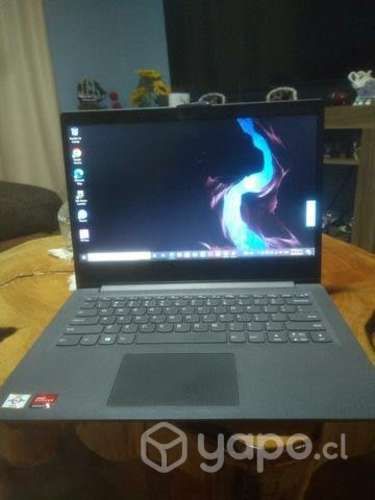 Notebook Lenovo semi usado