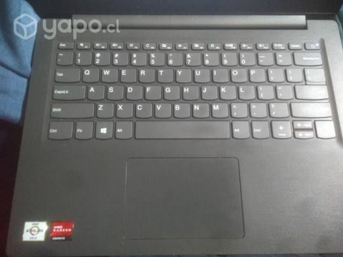 Notebook Lenovo semi usado