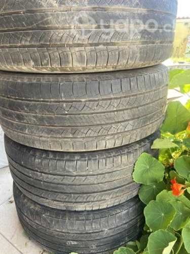 Michelin P265 / 60 R18