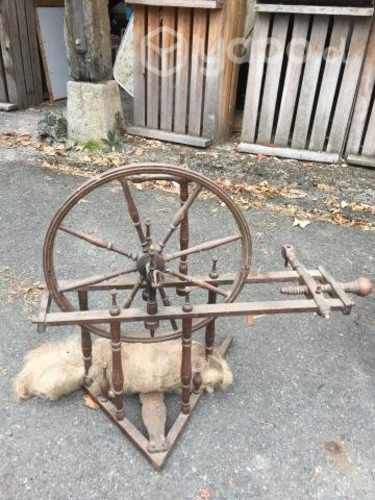 Rueca antigua decorativa de madera