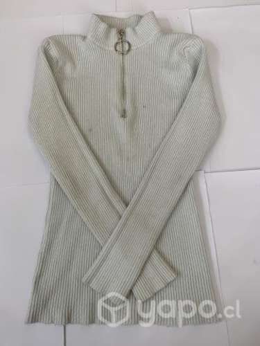 Blusa blanca con mangas largas