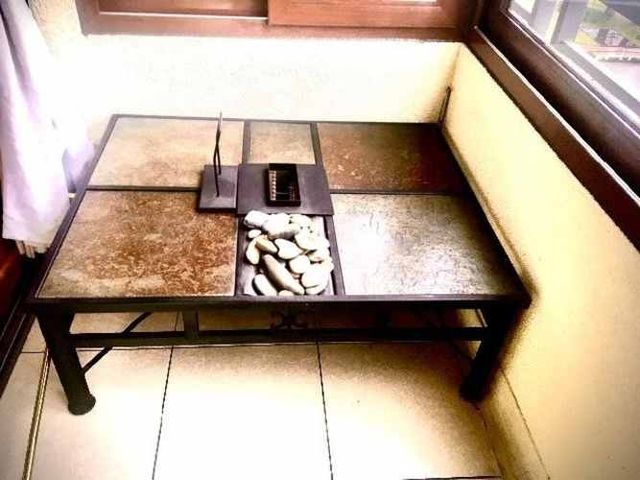 mesa terraza de fierro con llama