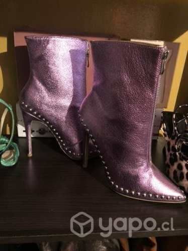 Hermosos botines lila metalizado