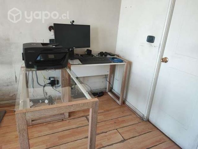 Escritorio de Madera y Vidrio