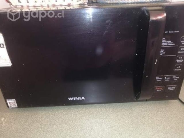 elevisor de 40 pulgadas más mesa y micro