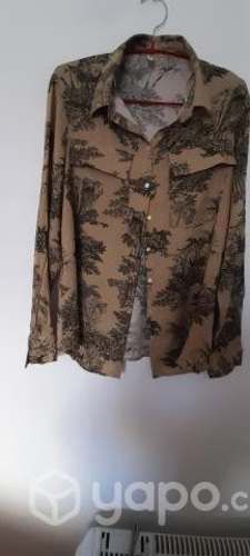 Blusas y chaleca nuevas sin uso