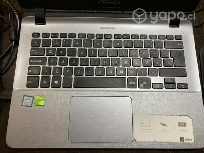 Notebook ASUS Con Mouse y Mousepad