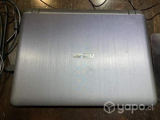 Notebook ASUS Con Mouse y Mousepad