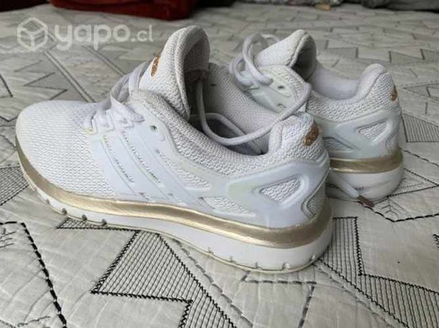 Adidas Cloud V Shoes casi nuevas