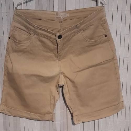 Short Beige Aziz Talla 40 Usado