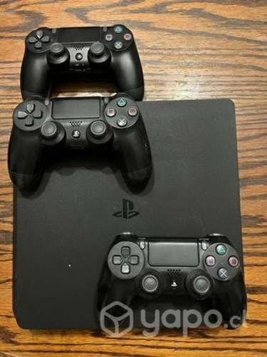 Play 4 , 1 tb , 3 controles y juegos