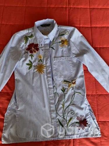 Blusa blanca rayas azulee . Zara Talla M