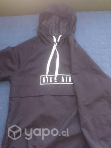Corta viento Nike con casi nada de uso