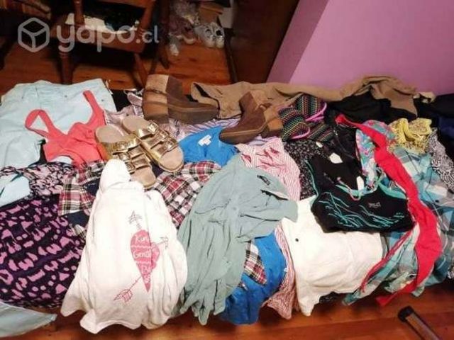 22 prendas ropa + 2 pares zapatos