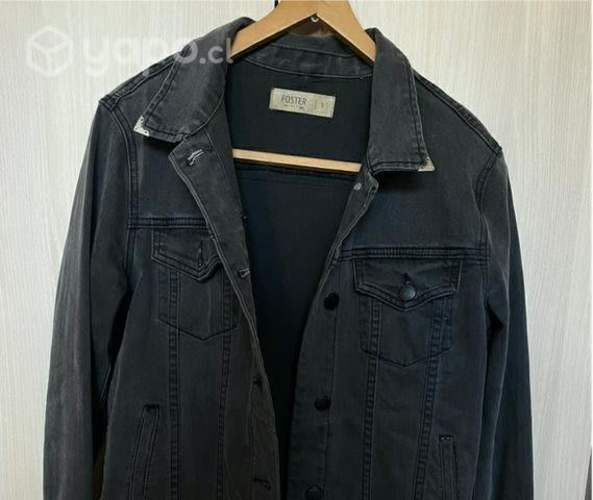 Nueva Chaqueta negra con flecos marca foster.