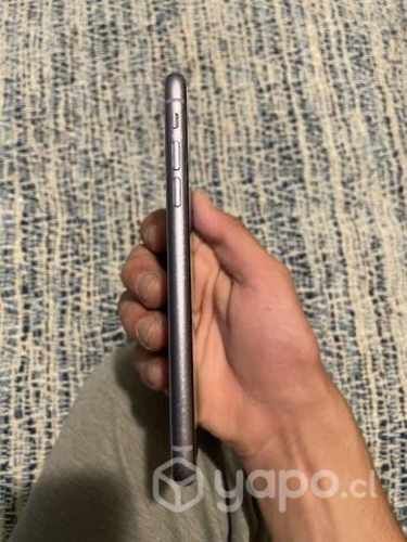 IPhone 11 64 gb con detalle