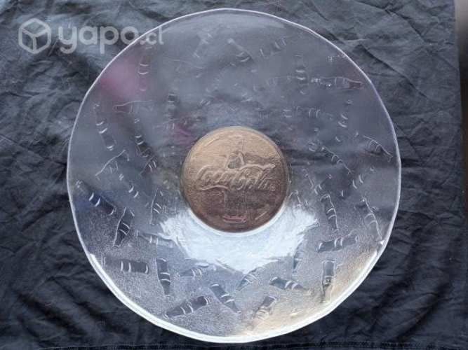 Coca Cola Bowl con botellas en relieve