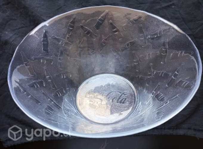 Coca Cola Bowl con botellas en relieve