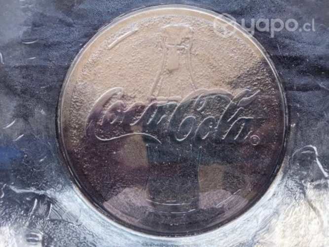 Coca Cola Bowl con botellas en relieve