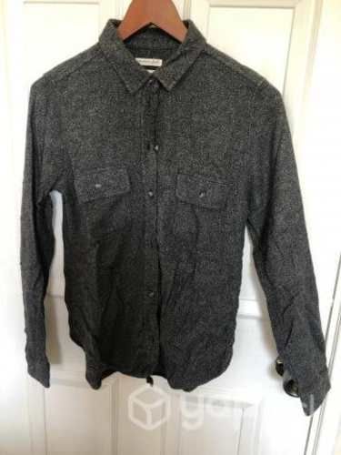 Camisa gris American Eagle talla S