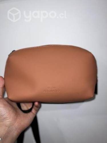 Cartera / banano ucon acrobatics