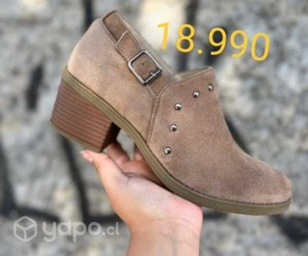 Zapatos hermosos de mujer.