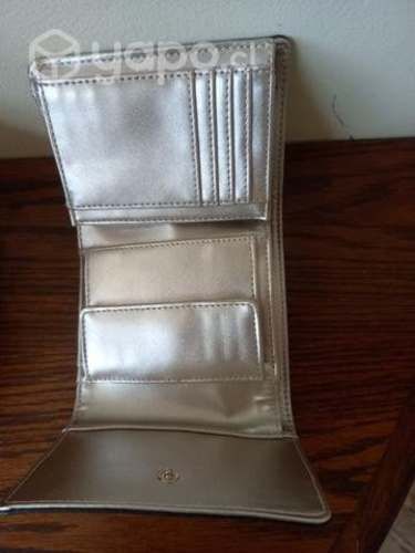 Billetera guess mediana