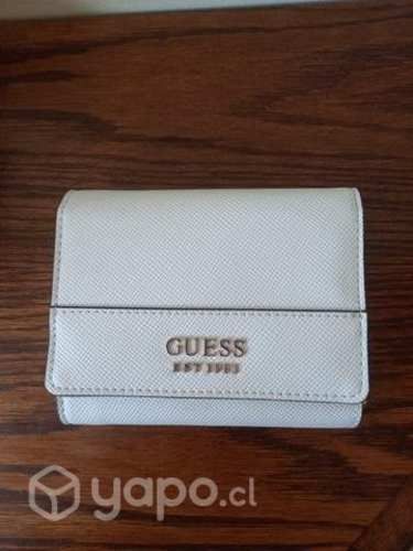 Billetera guess mediana