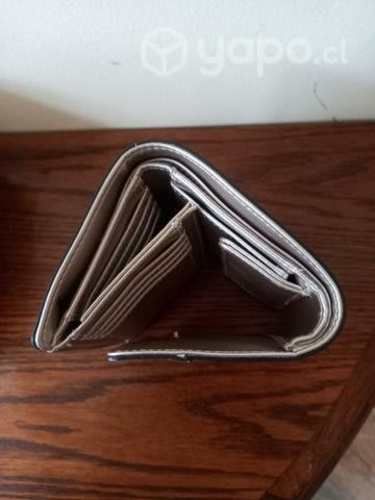 Billetera guess mediana