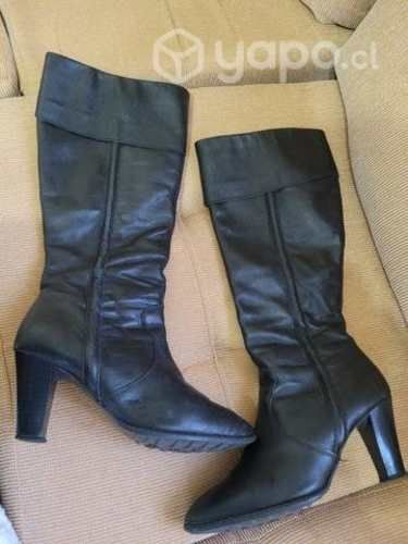 Botas largas de cuero
