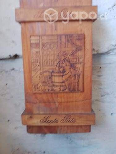 Caja vinos ( no tiene botellas )