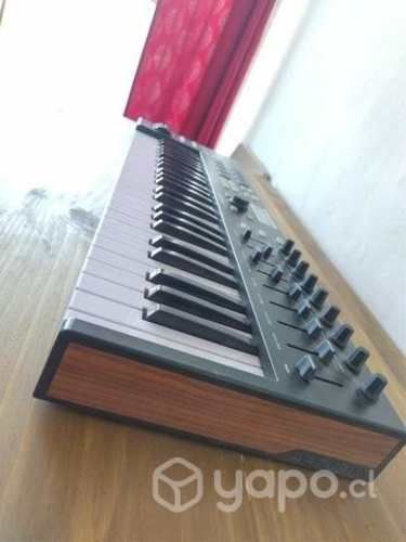 Controlador MIDI arturia 49 teclas
