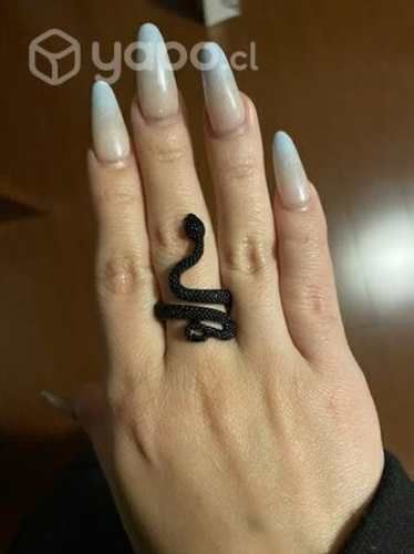 Anillo de serpiente negro
