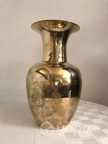 Florero de Bronce Grabado Elegante