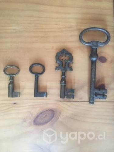 Colección de llaves antiguas de bronce