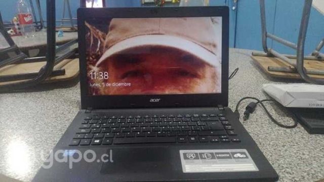 Notebook Acer . Dos parlantes. Dvd writer