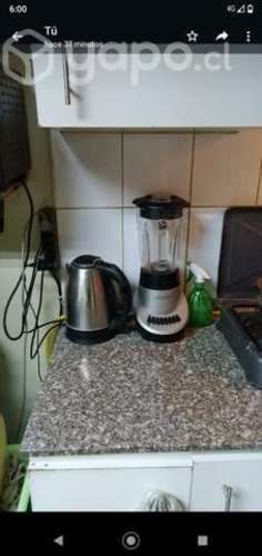 Una licuadora y un calentador de agua