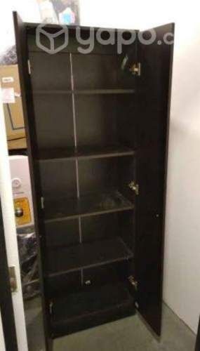 Closet negro y blanco