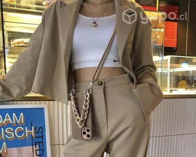 Carcasa para IPhone11 con strap de muñeca y cuello