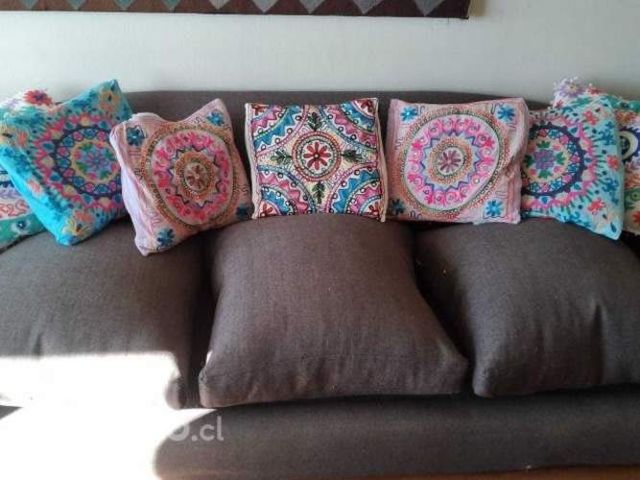 Sofá antiguo en buen estado