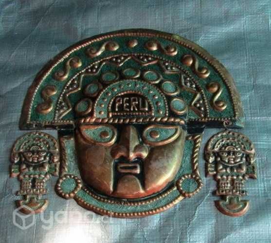 Adorno peruano antiguo del Dios INTI