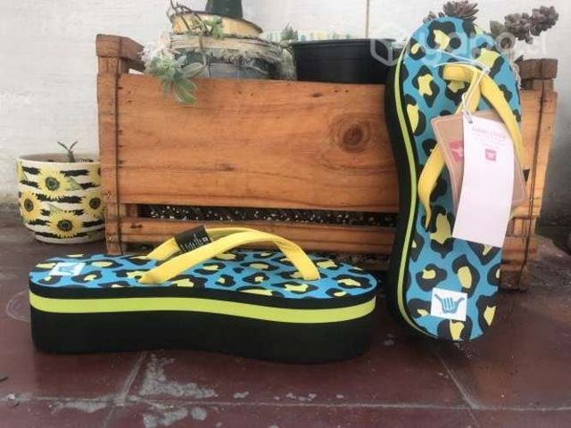 Chalas Hang Loose nuevas. Talle 36