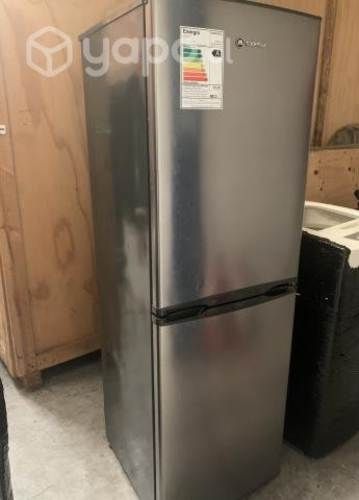 Refrigerador Mademsa. Medidas: 57 x 58 y 165