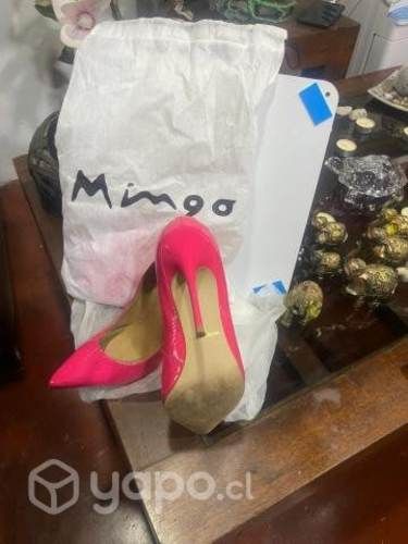 Zapato Taco en punta, talla 35