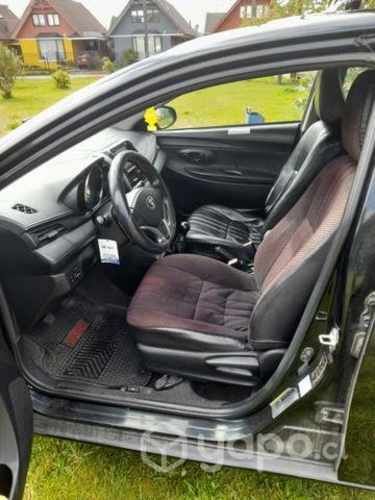 Taxi colectivo toyota yaris 2017