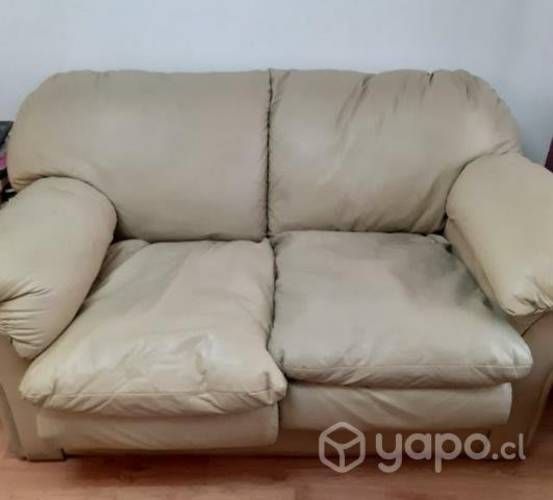 Sofá símil cuero Beige